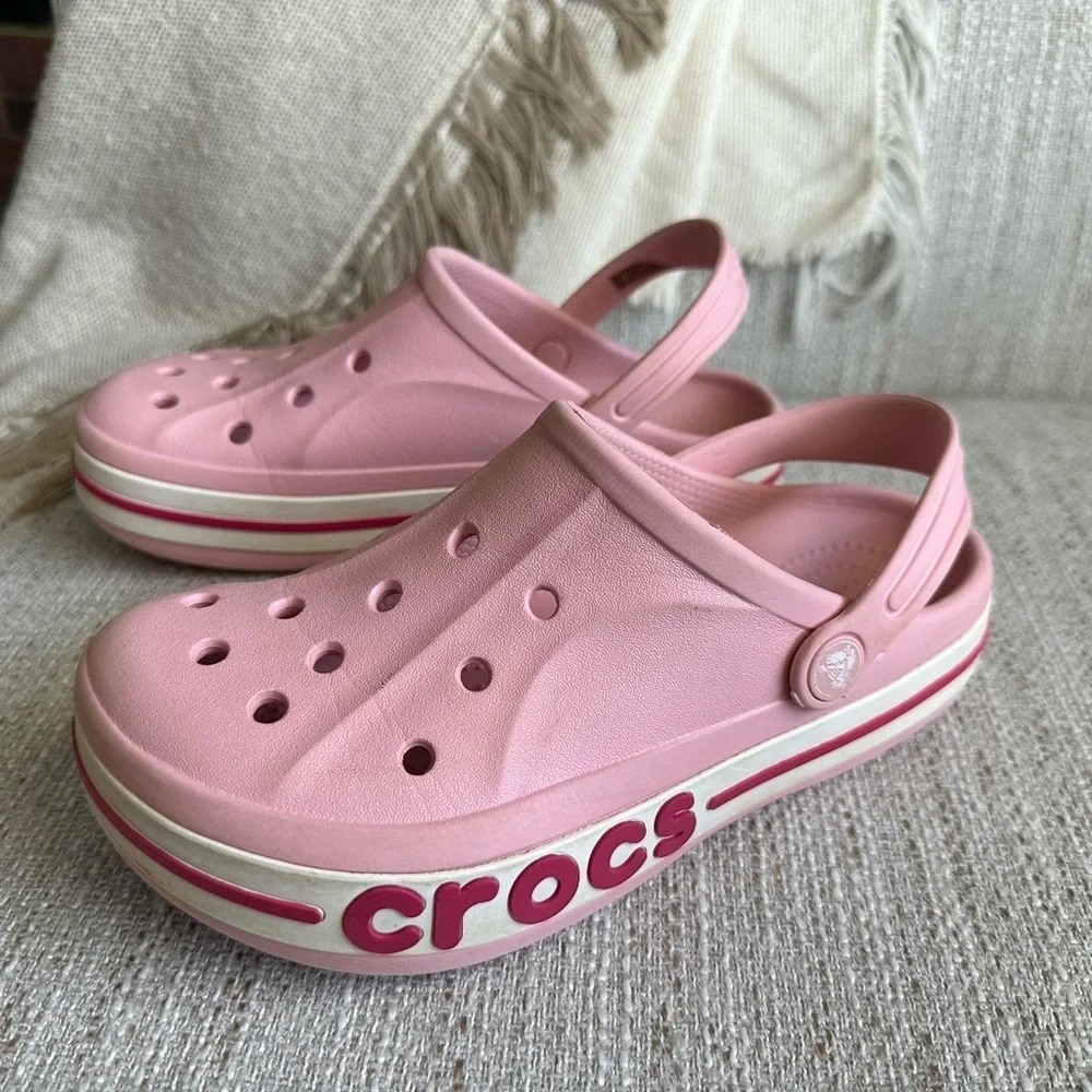 💝 CROCS Kids J 3 light pink with white and  red logo used but great condition.